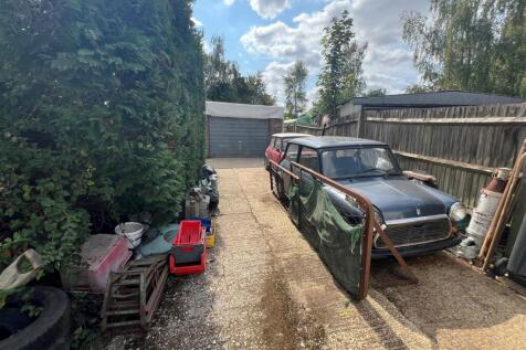 Driveway/ Garage