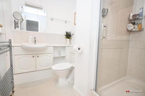 Bedroom 2 ensuite