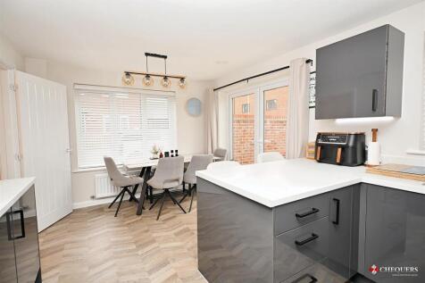 Kitchen/ Dining room