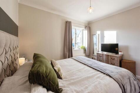Serg 5 Bedroom.jpg