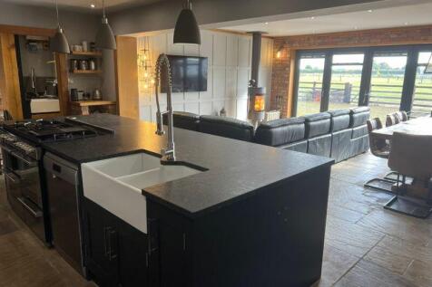 Living dining kitchen