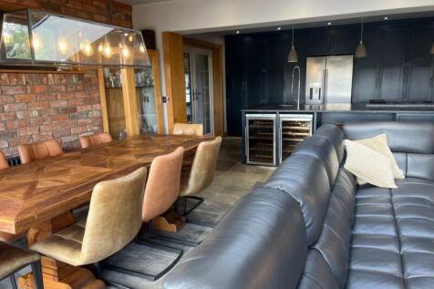 Living dining kitchen