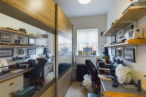 Bedroom 3/office