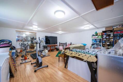 Double garage building
