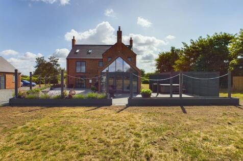Rear elevation/garden