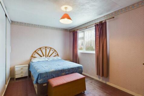 Rear bedroom