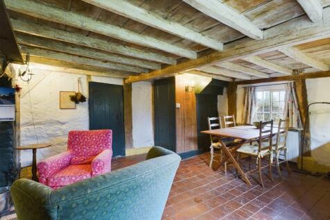 Living/dining area
