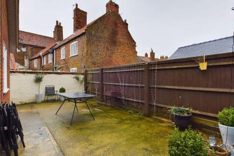 Rear courtyard garden