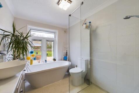Family Bath &amp; Shower Room