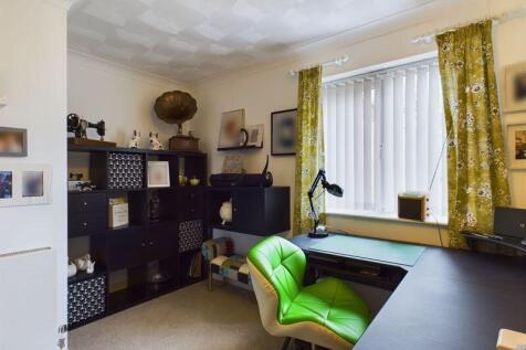 Bedroom / Office