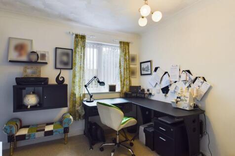 Bedroom / Office