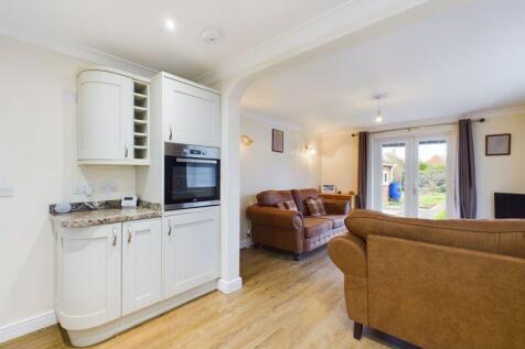 Open plan kitchen/ living room