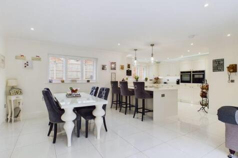 Dining Room &amp; Kitchen
