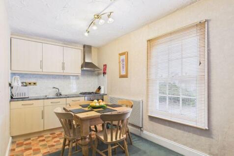 Kitchenette / Living Room