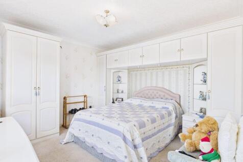 Ground floor master bedroom