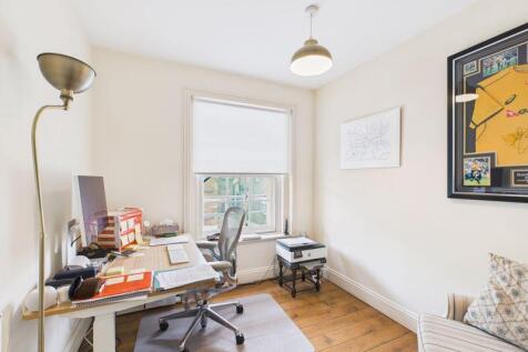 Bedroom/ office
