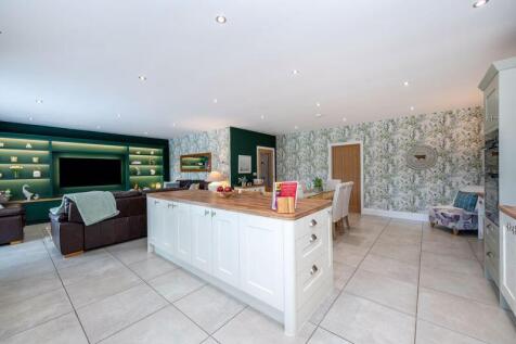 Open Plan Dining/Kitchen/Living
