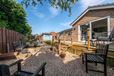 Rear terrace/deck