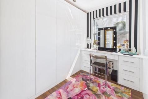 Dressing Room/ Bedroom