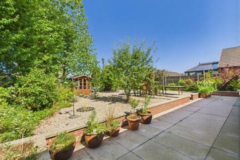 Rear garden/patio area