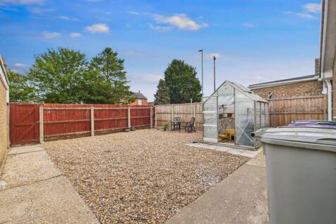 Rear low maintenance garden