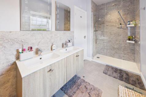 Master Bedroom En Suite