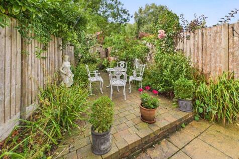 Rear courtyard garden