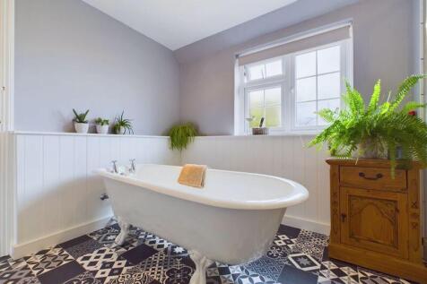 Free standing bath