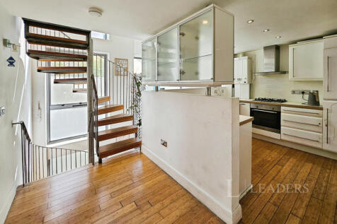 Entrance/ Kitchen
