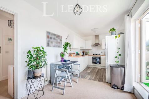 Dining/kitchen