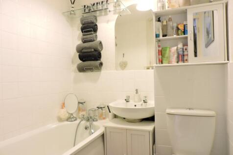 Bathroom (Main)