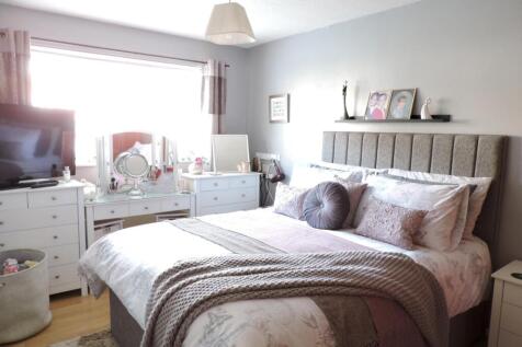 Bedroom (Main)