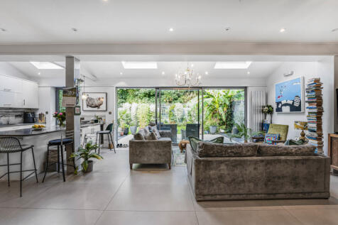 Reception/Kitchen