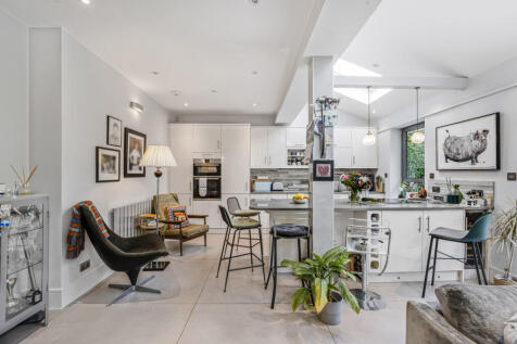 Reception/Kitchen