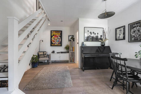 Dining/Entrance