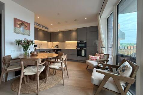 Living/Dining Area