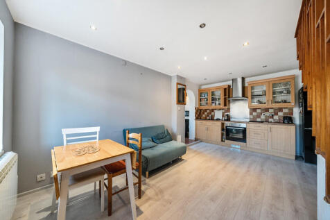 Reception/Kitchen