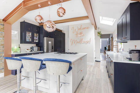 Reception/Kitchen