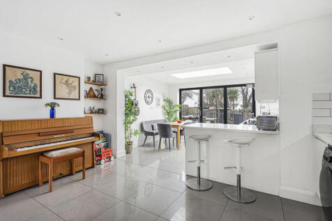 Kitchen/Dining Area