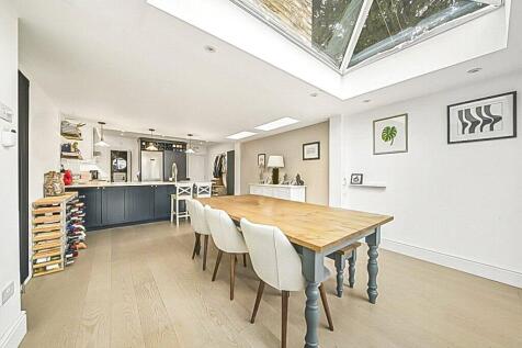Kitchen/Reception