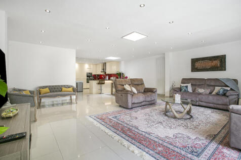 Reception/Kitchen