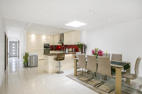 Kitchen/Dining Area