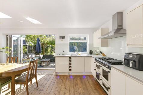 Kitchen/Dining