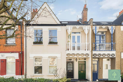 Three Bedroom Split Level Maisonette For Sale