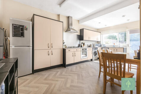 Three Bedroom End Terrace House