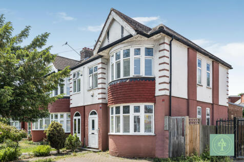 Three Bedroom End Of Terrace House