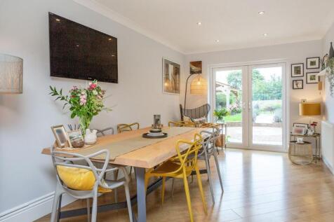 05Dining Room a.jpg
