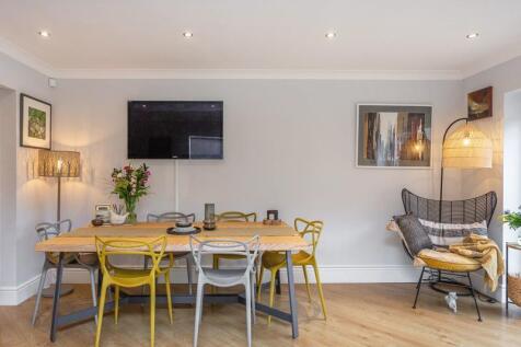 06Dining Room b.jpg