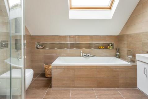 17Ensuite 2a.jpg