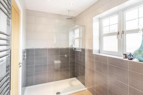 19Shower Room a.jpg